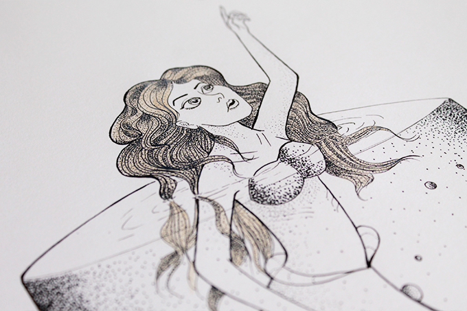 Detalhe da ilustração com aplicação da aquarela aparecendo azulada na luz