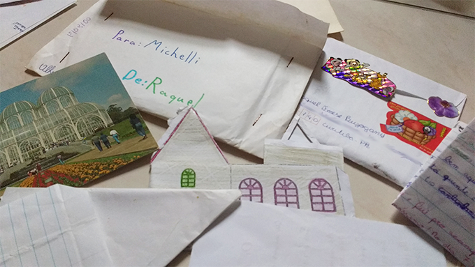 Foto de cartas antigas da minha prima pra mim