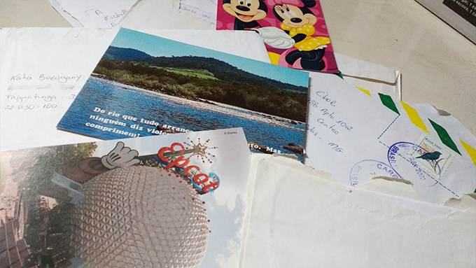 Foto de cartas antigas da minha madrinha para mim